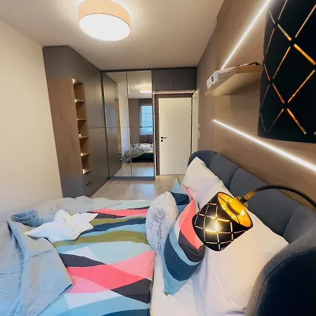 Karzo Lu 201 Freegarage * ブダペスト