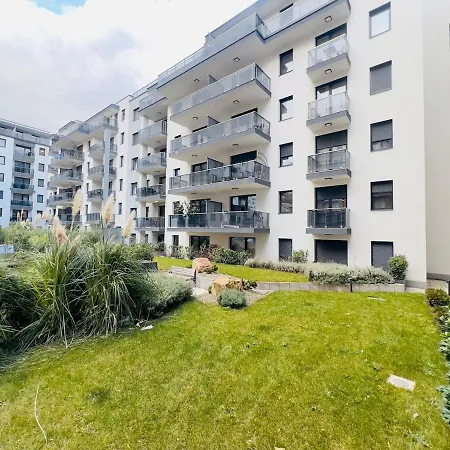 Karzo Lu 201 Freegarage ブダペスト