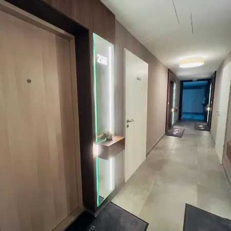 Karzo Lu 201 Freegarage アパート