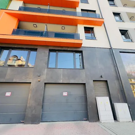 Karzo Lu 201 Freegarage * ブダペスト