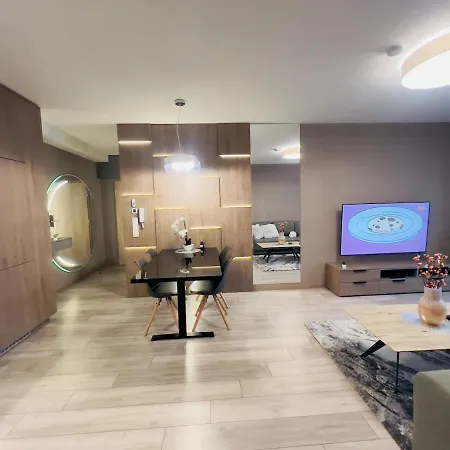 Karzo Lu 201 Freegarage * ブダペスト