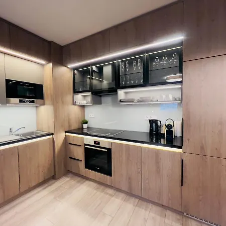 Karzo Lu 201 Freegarage * ブダペスト