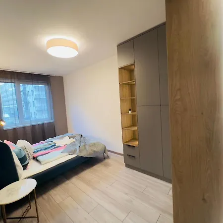 Karzo Lu 201 Freegarage ブダペスト