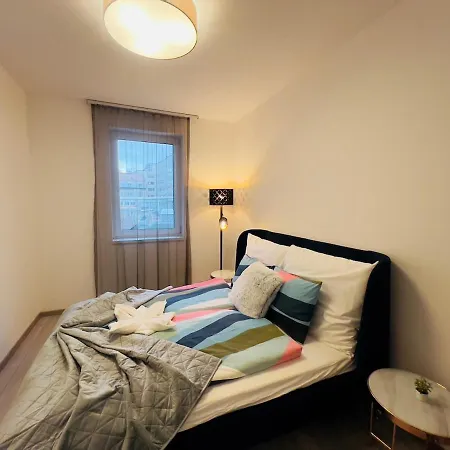 Karzo Lu 201 Freegarage Apartment