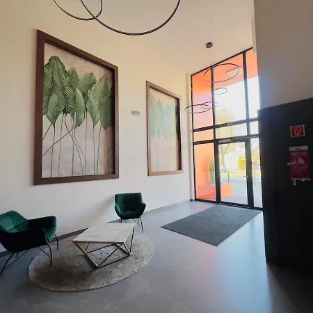 Karzo Lu 201 Freegarage * ブダペスト