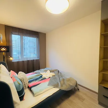 Karzo Lu 201 Freegarage Apartmán